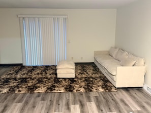 Living area - Fantastic 3-bedroom house with AC in enchanting Windsor (Windsor)