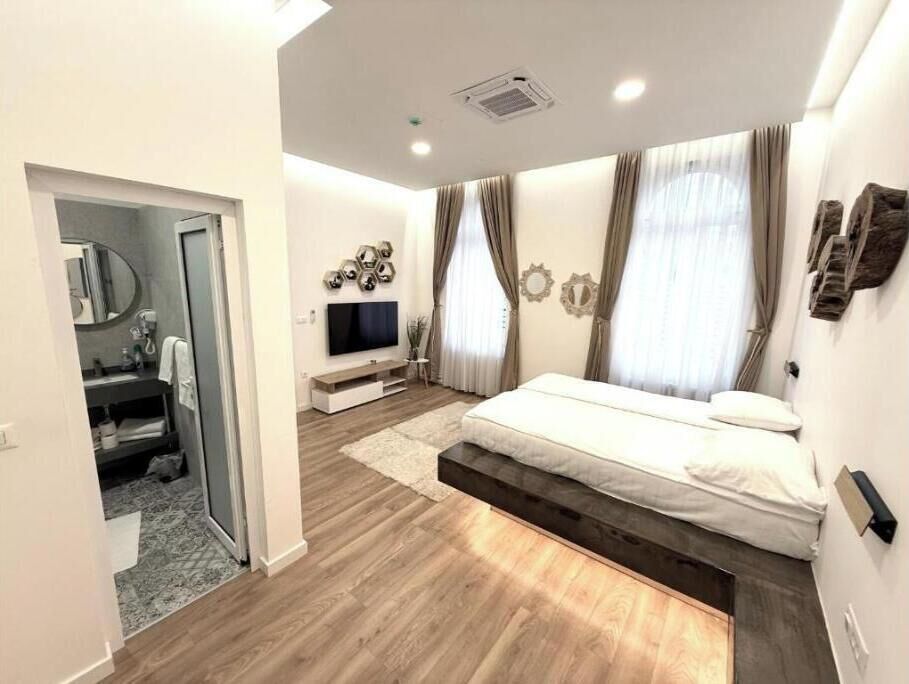 3 Schlafzimmer, Zimmersafe, Schreibtisch, Bügeleisen/Bügelbrett