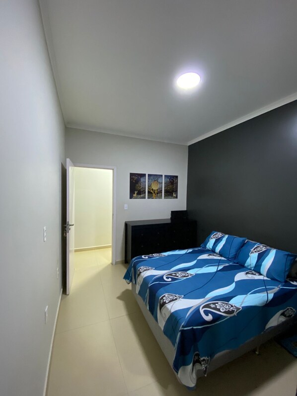 3 bedrooms, iron/ironing board, WiFi, bed sheets