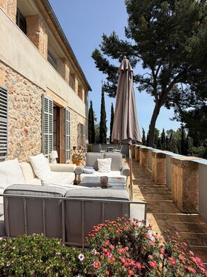 Terrace/patio - Perfect Getaway in Mallorca: Cozy Villa with Panoramic Views (Palma)