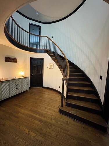 4 bedroom wooded farmhouse close to trails and 8 miles from Sports at the Beach