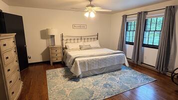 4 bedrooms, WiFi, bed sheets