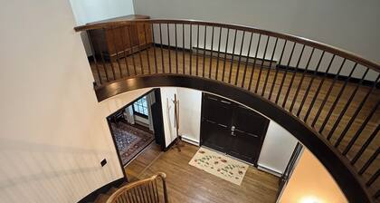4 bedroom wooded farmhouse close to trails and 8 miles from Sports at the Beach