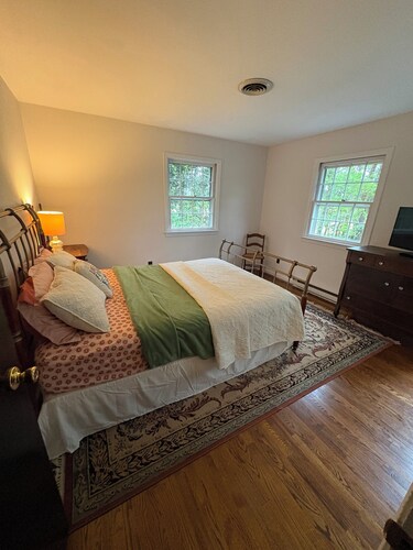 4 bedroom wooded farmhouse close to trails and 8 miles from Sports at the Beach