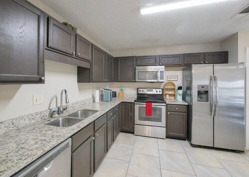 Serene 3-bedroom house with AC in charming Jacksonville Pet Friendly