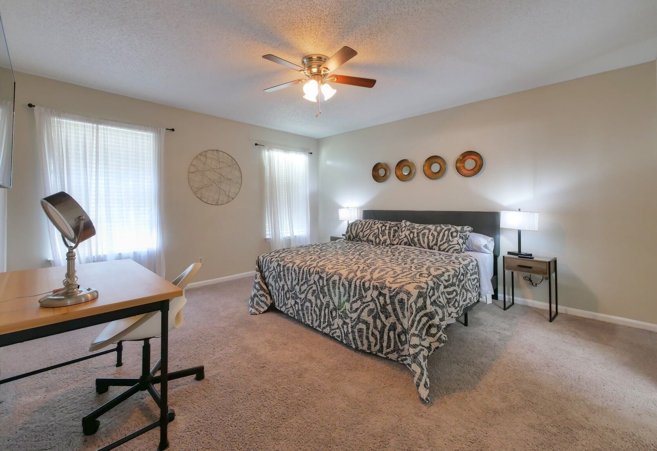 3 bedrooms, iron/ironing board, WiFi, bed sheets