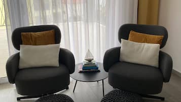 Apartment, 3 Bedrooms, Smoking, Balcony | Interior