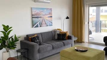 Apartment, 3 Bedrooms, Smoking, Balcony | Living area