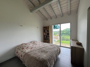 3 chambres, fer et planche Ă repasser, draps fournis