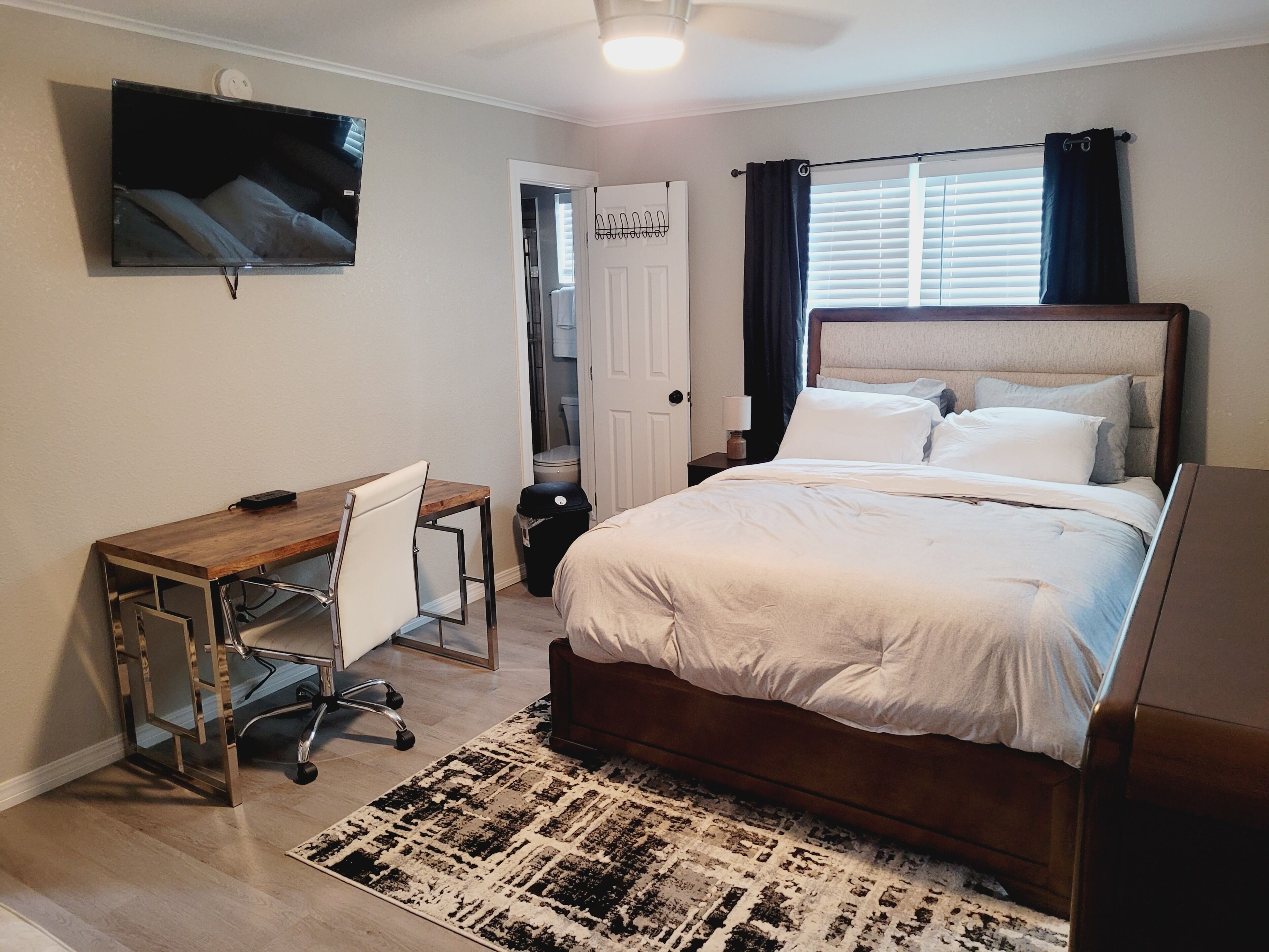 3 chambres, fer et planche à repasser, Wi-Fi, draps fournis