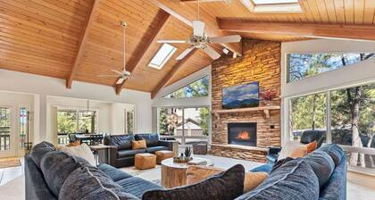 Forest Getaway with A/C ★ Deck + Fire-table ★ Near Sedona/Grand Canyon/Flagstaff