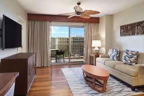 Living area - Cozy 1-bedroom apartment in lovely Honolulu with AC and gym access Waikikian (Honolulu)