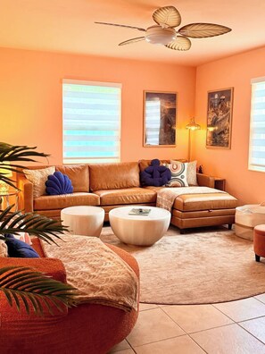 TV, stereo - MerManor - An Iconic Merman Pool Oasis (Fort Lauderdale)