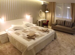 开间 (Classic Studio Apartment) | 1 多间卧室、婴儿床