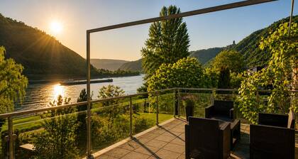 Fabulous riverfront 8-bedroom villa in Sankt Goarshausen for your retreat