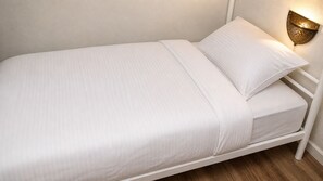 Iron/ironing board, WiFi, bed sheets - Fabulous riverfront 8-bedroom villa in Sankt Goarshausen for your retreat (Sankt Goarshausen)