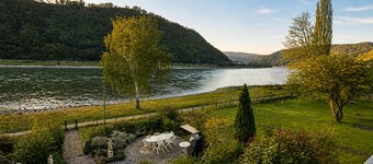 Fabulous riverfront 8-bedroom villa in Sankt Goarshausen for your retreat