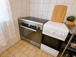 Microondas, horno, parrilla de estufa y lavavajillas