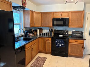 Private kitchen - Tremendous 2-bedroom house with AC in sunny Clearwater near the airports (Clearwater)