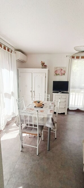 Dining - Vrbo Property (Gréoux-les-Bains)