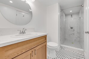 Bathroom - New Gated 4BR 3BA Walk to SoFi 2 Story Home w Garage Parking (Inglewood)