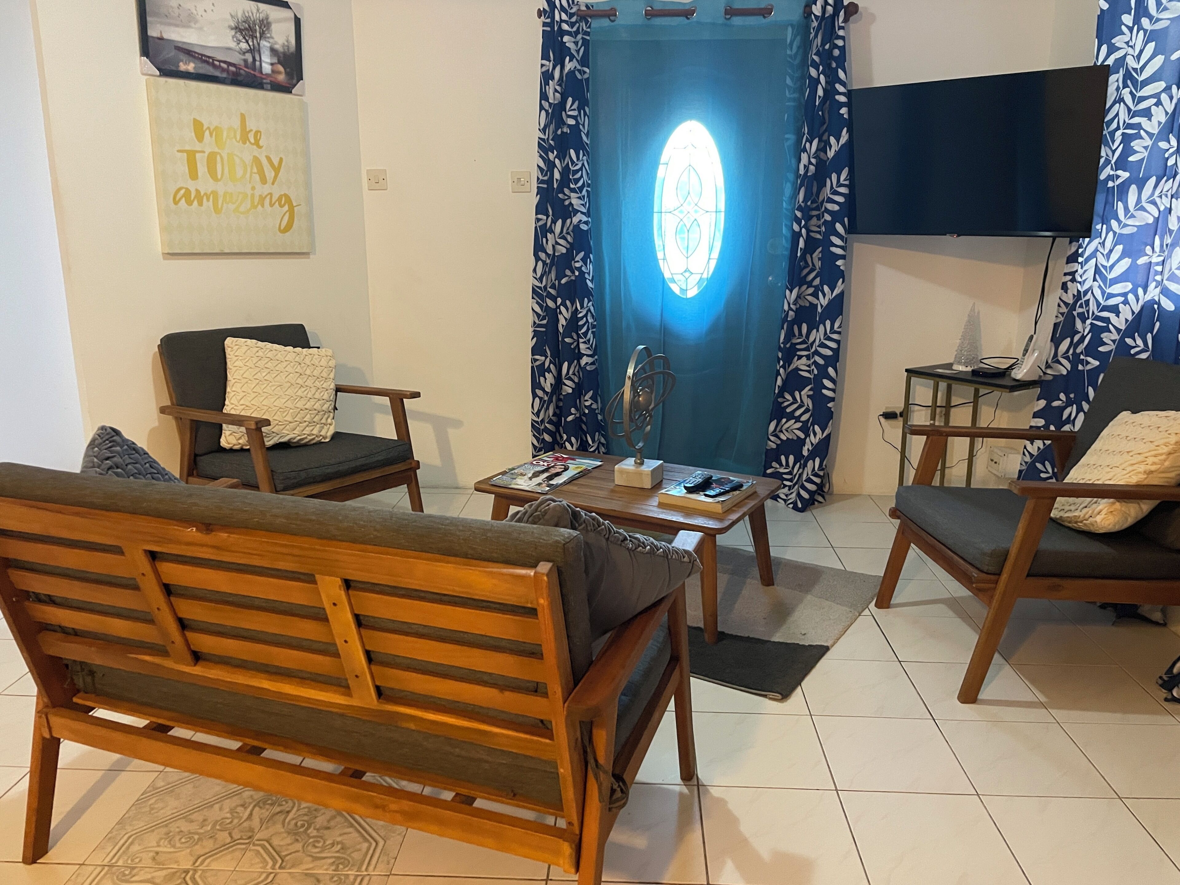 Cozy 2-bedroom Apartment  In A Quiet Gated Complex. - Worthing