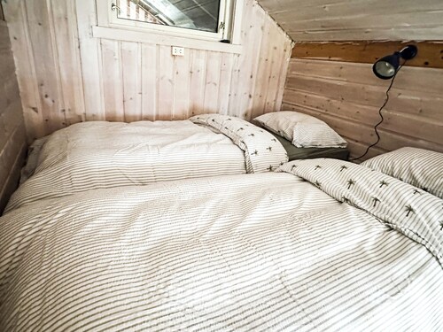 A peaceful getaway with a fjord view! Sleeps 6 people. FrantasticView