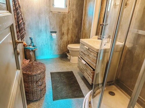 A peaceful getaway with a fjord view! Sleeps 6 people. FrantasticView