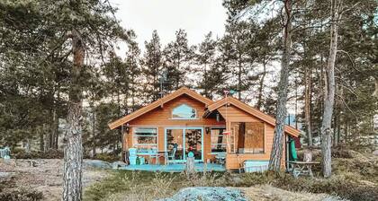 A peaceful getaway with a fjord view! Sleeps 6 people. FrantasticView