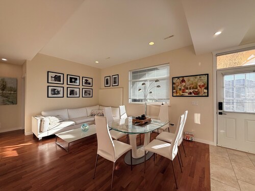 Great Vancouver Spacious Private Room#2 with Free Parking