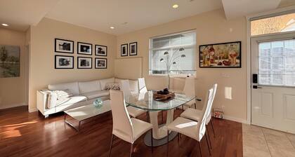 Great Vancouver Spacious Private Room#2 with Free Parking