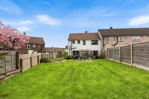 Exterior - Cosy Retreat with Garden Views & Fast WiFi (Blackburn with Darwen)