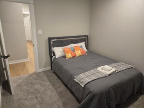 2 slaapkamers, een strijkplank/strijkijzer, wifi, beddengoed