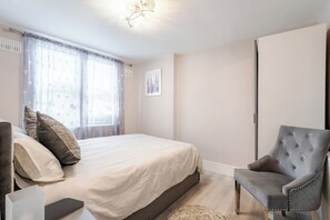 1 bedroom, free WiFi, bed sheets - Delightful 1 Bed Apartment (Redfield)
