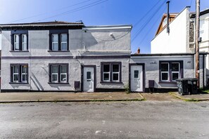 Exterior - Delightful 1 Bed Apartment (Redfield)