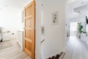 Interior - Spacious 2 Bed Contractor and Family Apartment (Redfield)