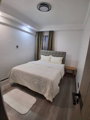 2 bedrooms, iron/ironing board, WiFi, bed sheets - Chic 2BR with Gym & Skyline views - Westlands (Nairobi)