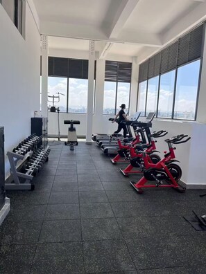 Fitness facility - Chic 2BR with Gym & Skyline views - Westlands (Nairobi)