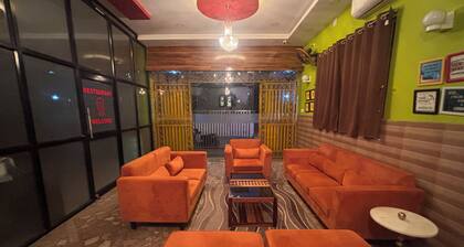 DEE DASH INN
