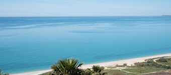 Piana Grande Suliventumari apartment facing the sea
