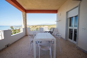 Outdoor dining - Vrbo Property (Ribera)
