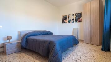 2 habitaciones, tabla de planchar con plancha, wifi y ropa de cama