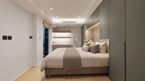 A modern bedroom with a bed, bedside table, and a view of a staircase. - Mayfair Loft (London)