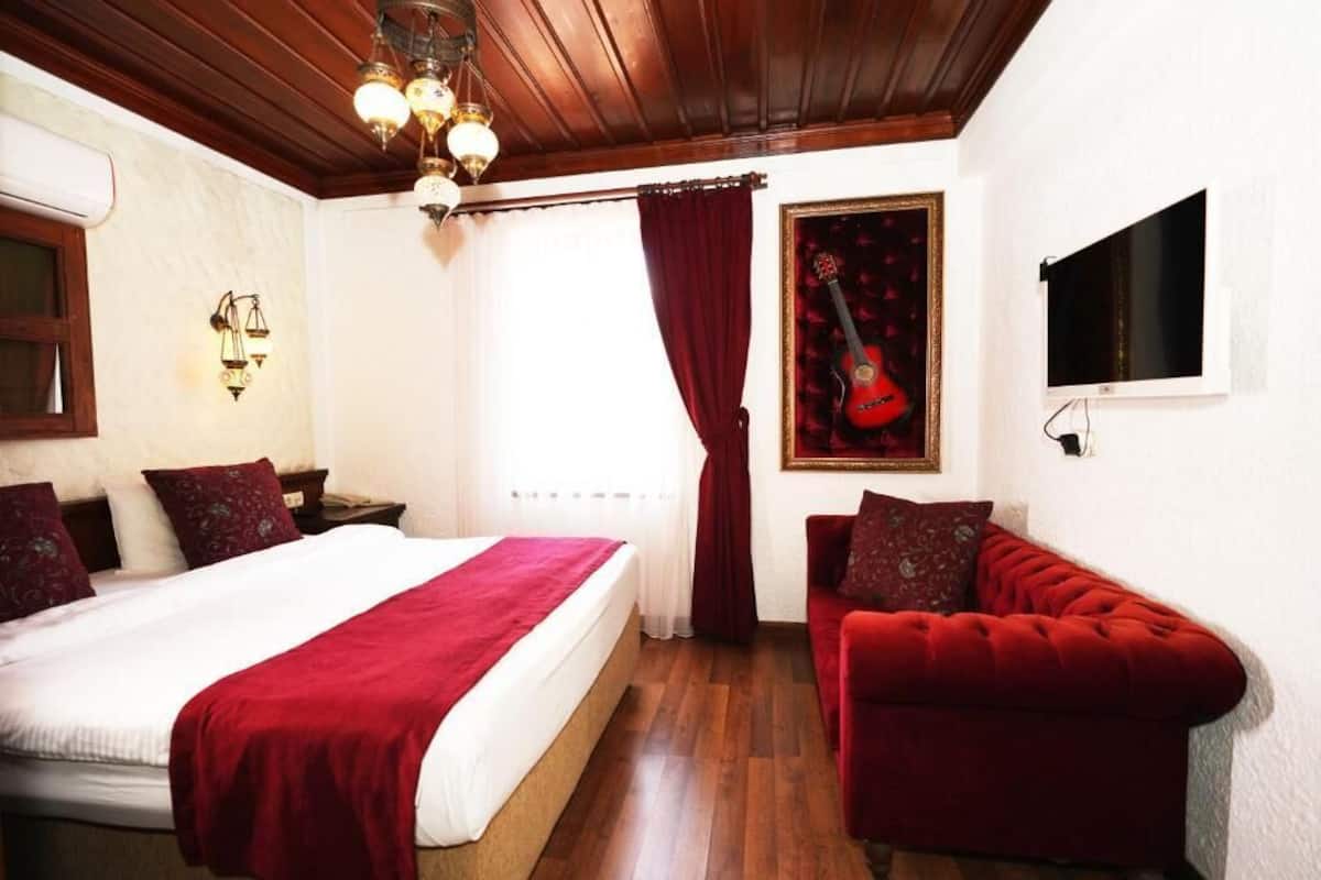 Deluxe Double Room, Patio, Garden View