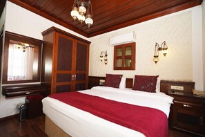 Deluxe-Doppelzimmer, Terrasse, Gartenblick