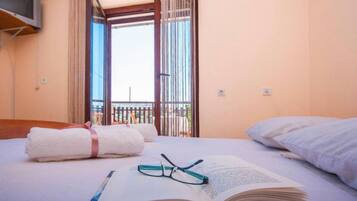 Studio (Studio with Sea View and Balcony) | 3 bilik tidur