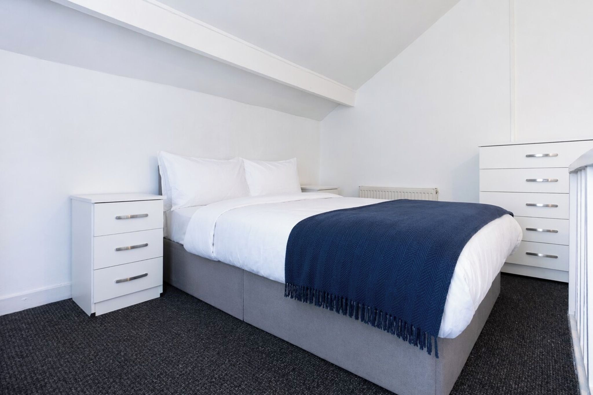 4 bedrooms, iron/ironing board, internet, bed sheets