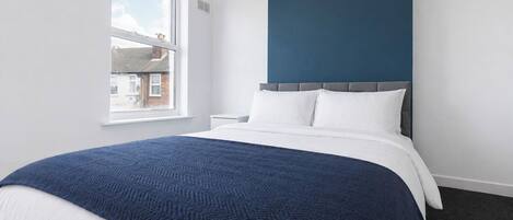 4 bedrooms, iron/ironing board, Internet, bed sheets