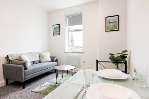 Central Apartment, Ideal for Couples, Sleeps 4