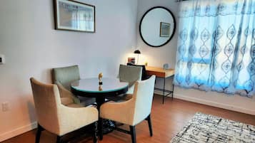 Apartment, 1 Schlafzimmer | Speisen